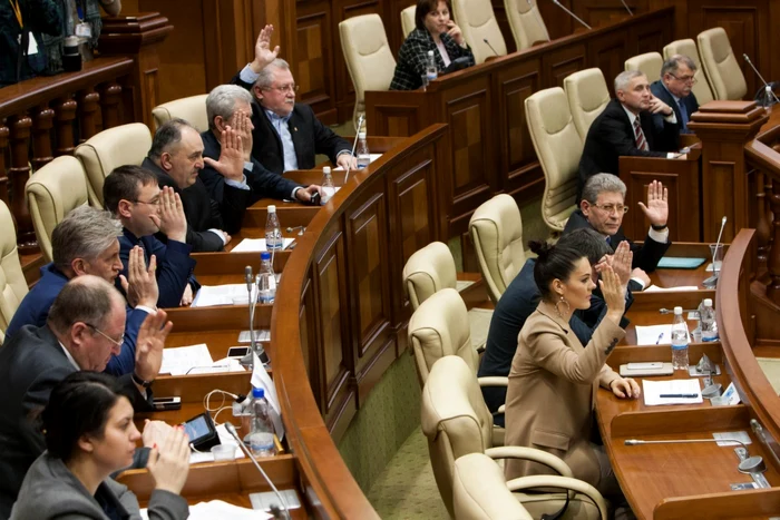 Liberalii Ghimpu votaeza guvernul Filip FOTO Alexandru Tarlev