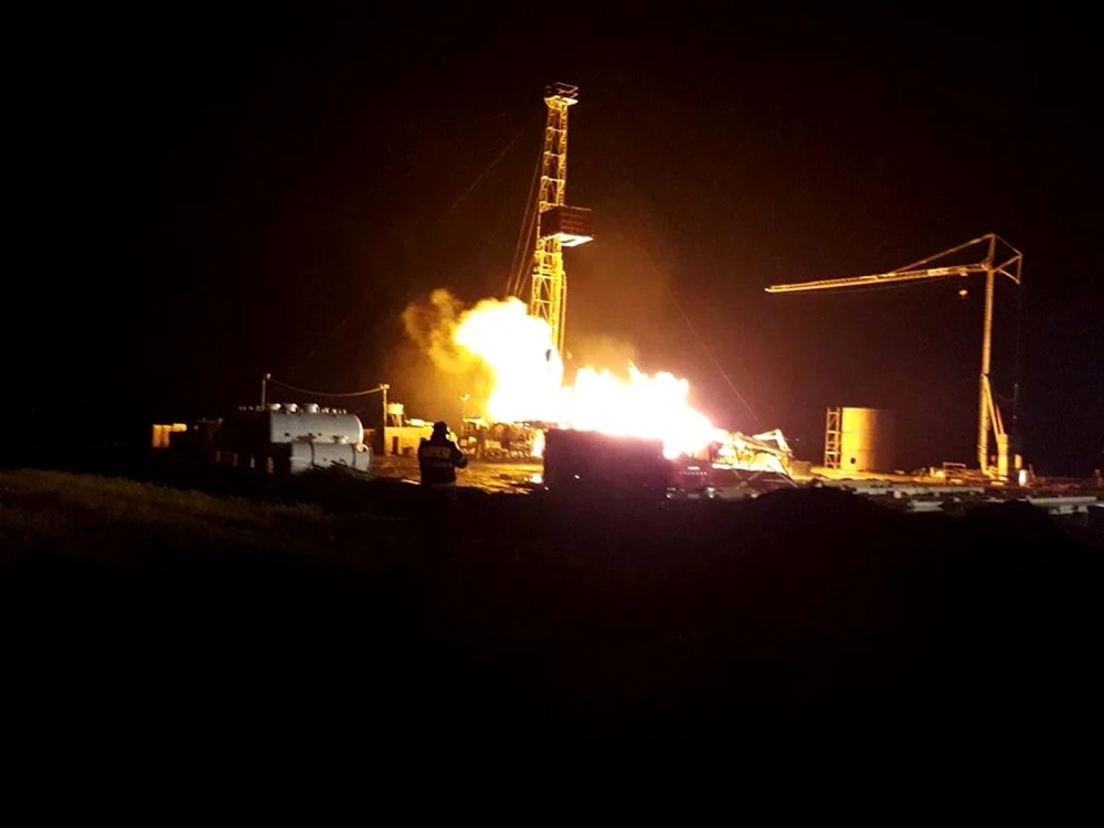 Peste 30 pompieri au intervenit pentru stingerea incendiului - foto: ISU Somes Satu Mare