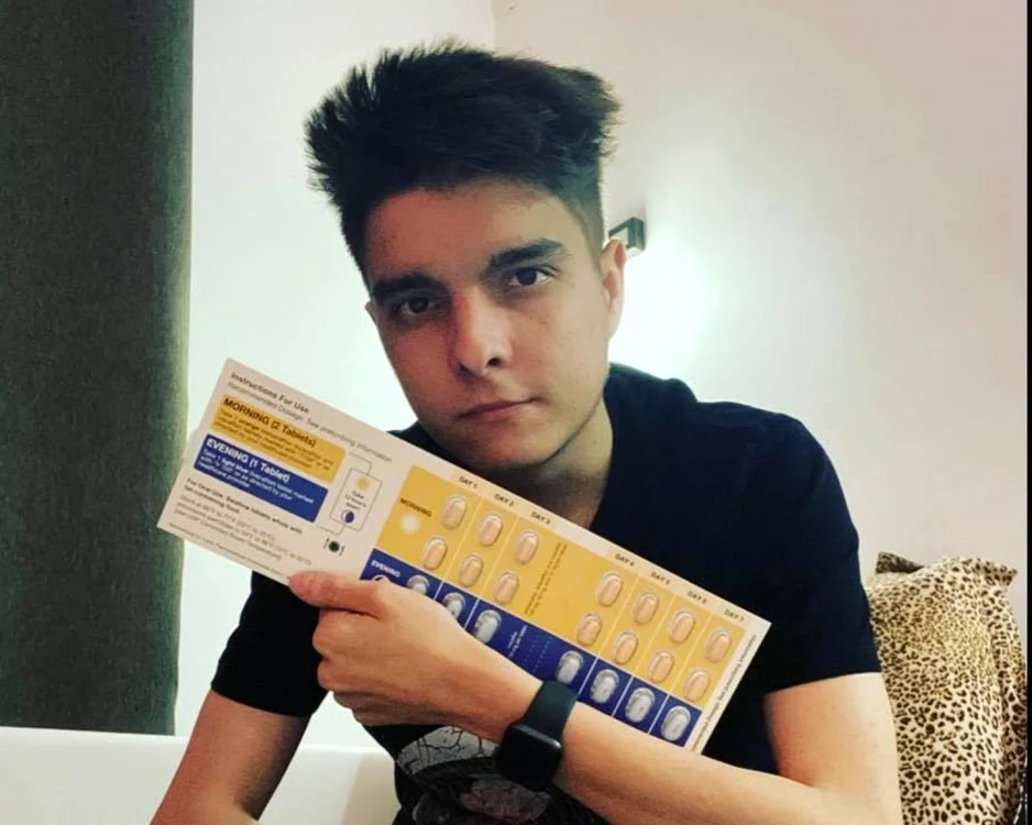 Mihăiţă Bariz şi-a cumpărat tratamentul care îi poate reda o viaţă normală din banii pe care i-a strâns cu ajutorul unor oameni cu suflet mare. FOTO: Arhivă personală