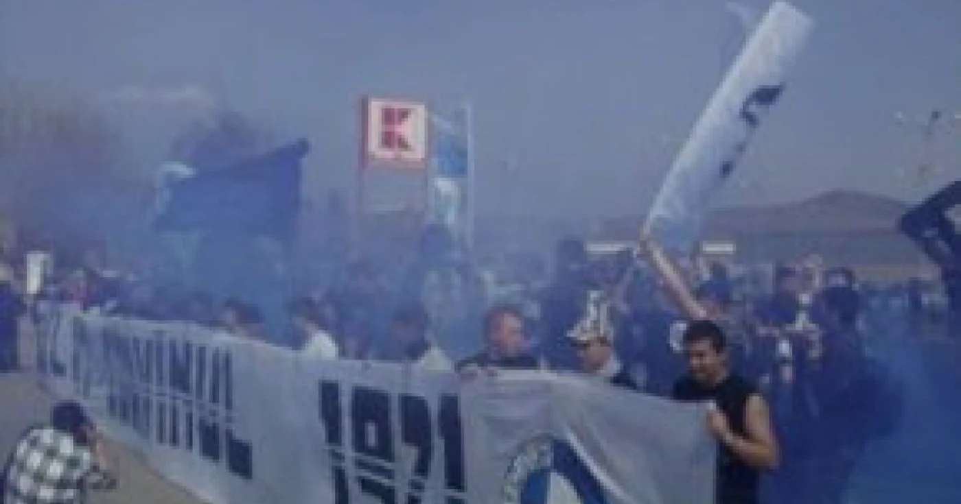 Hunedoara: Suporterii echipei FC Corvinul Hunedoara - Vrem echipă sau război! (vezi VIDEO)