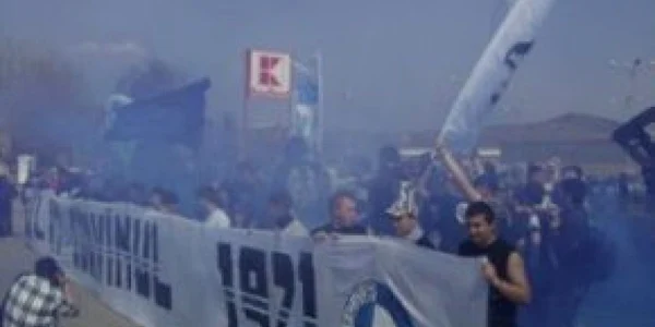 Hunedoara: Suporterii echipei FC Corvinul Hunedoara - Vrem echipă sau război! (vezi VIDEO)