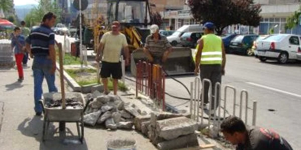 Zeci de muncitori prinşi sub dărâmături, în China
