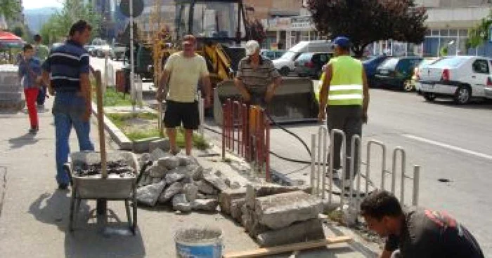 Zeci de muncitori prinşi sub dărâmături, în China