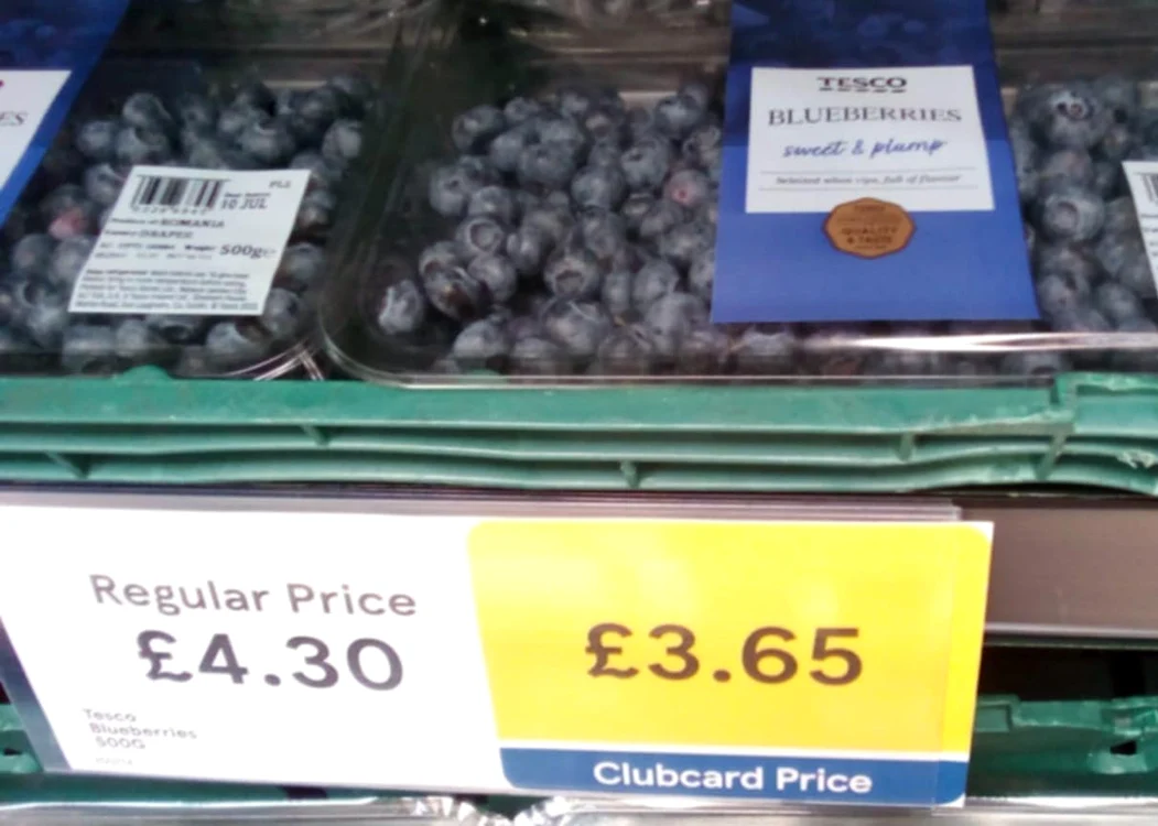 Afine românești, într-un supermarket din Marea Britanie FOTO: Anunțul UK