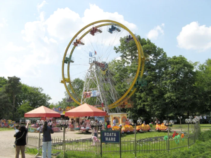 
    Roata mare din Parcul Herăstrău (foto: b365.ro)  