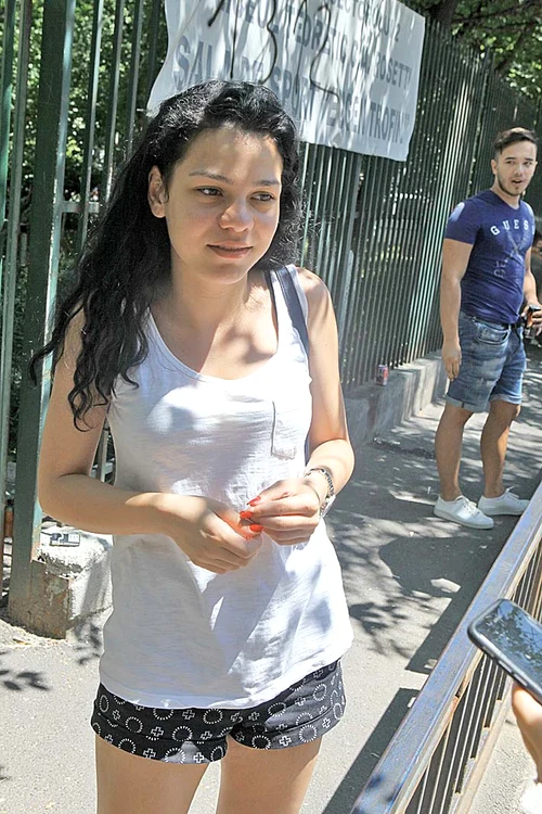 Raluca a vărsat câteva lacrimi din cauza notei de la română