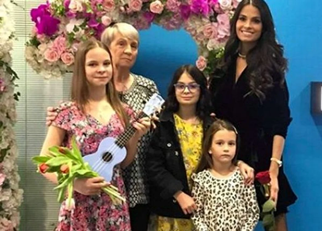
    Anca Serea este mamă a 5 copiiFoto: arhivă personală  
