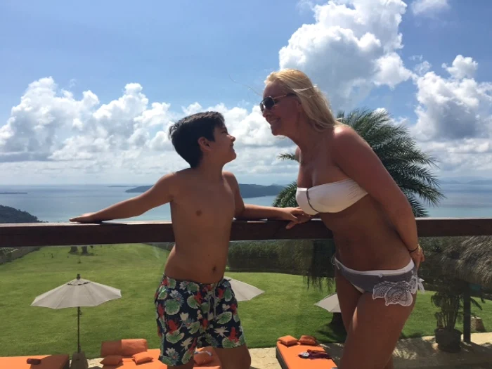 Într-un moment de tandreţe cu Edan