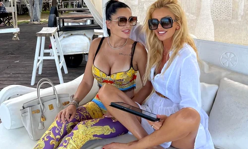 Brigitte si sora ei Cristina Szeifert in vacanta in Puglia Italia (6) jpg