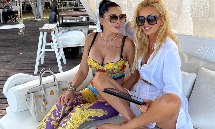 Brigitte si sora ei Cristina Szeifert in vacanta in Puglia Italia (6) jpg