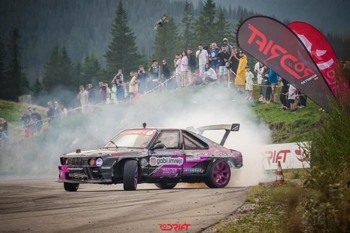 Concursurile de drift oferă mereu imagini spectaculose. FOTO: rodrift