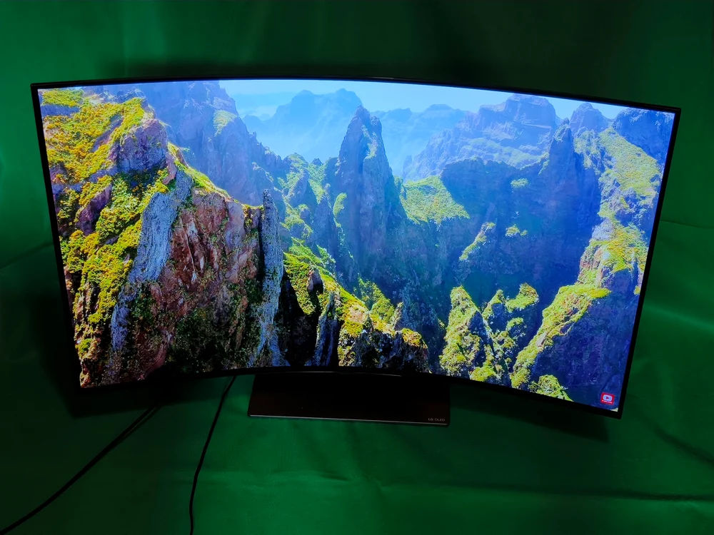 LG OLED Flex. FOTO Adrian Pogîngeanu