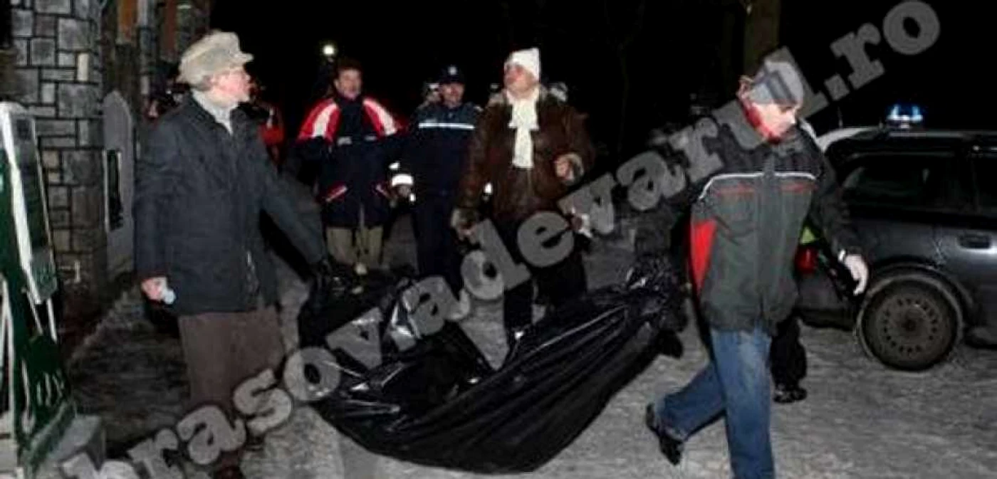 Poliţiştii au identificat cadavrul după două zile Foto: Bogdan Crăciun