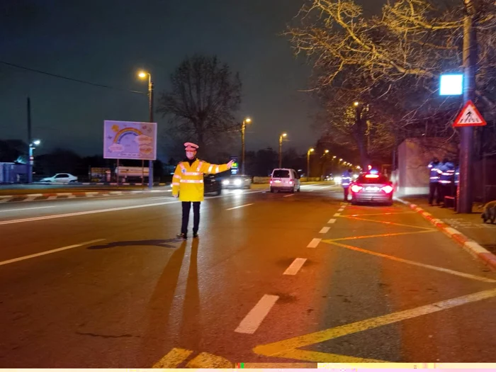 Oamenii legii au verificat peste 2.000 de autoturisme FOTO IPJ