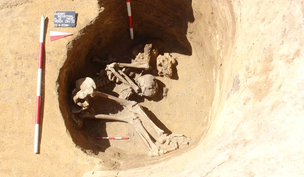 Scheletul unui soldat roman a fost găsit într-o groapă dintr-o tabără militară din Slovacia (© ArÚ SAS – M. Ruttkay, M. Vojteček, M. Cheben, MH Invest)