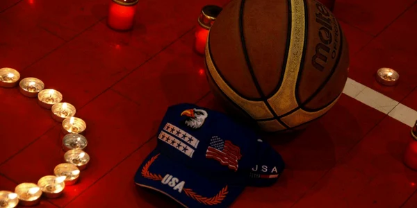 Şepcile nu lipseau din garderoba sportivului american