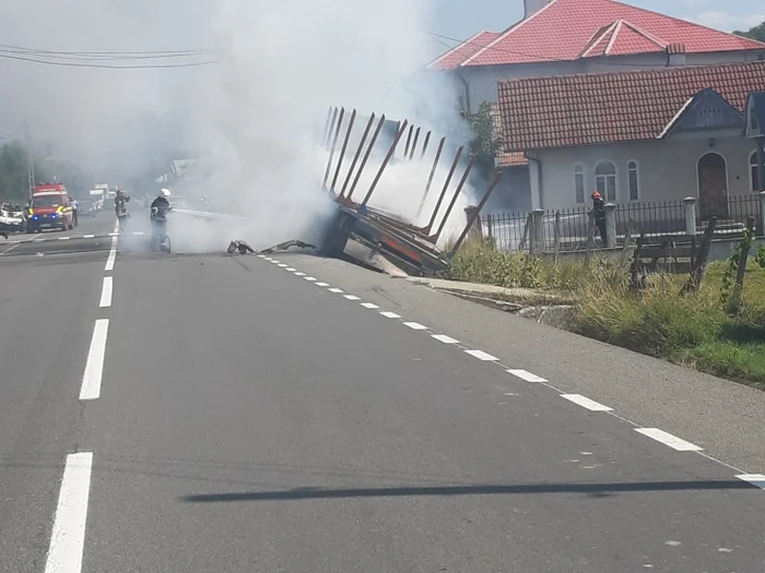 Fumul produs în urma accidentului a fost vizibil de la sute de metri