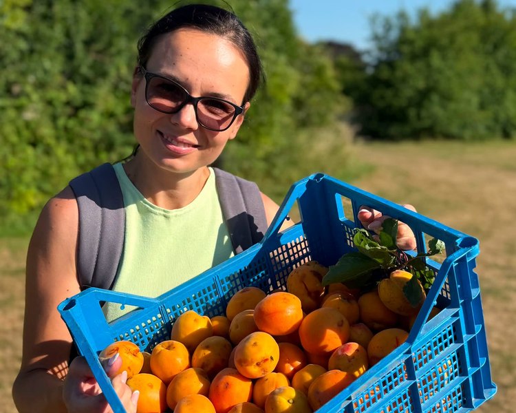 A renunțat la meseria de asistent medical și a devenit cea mai apreciată grădinăreasă româncă din Anglia: „Nu m-aș întoarce în România pentru nimic în lume”