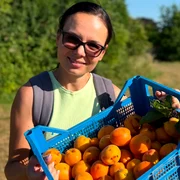 Grădinăreasa româncă din Anglia, fostă asistentă medicală Foto: FB/Grădina din UK