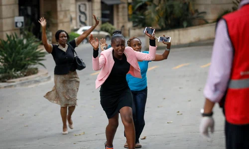 Oamenii panicaţi au fugit din calea teroriştilor afiliaţi al Shabaab jpeg