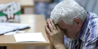 Pensionari discută cu reprezentanții presei și oficialii Caselor de Pensii de care aparțin privind recalcularea pensiei, în București. FOTO Inquam Photos / Octav Ganea