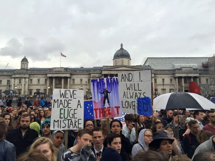 Mii de oameni au mers mai întâi în Trafalgar Square