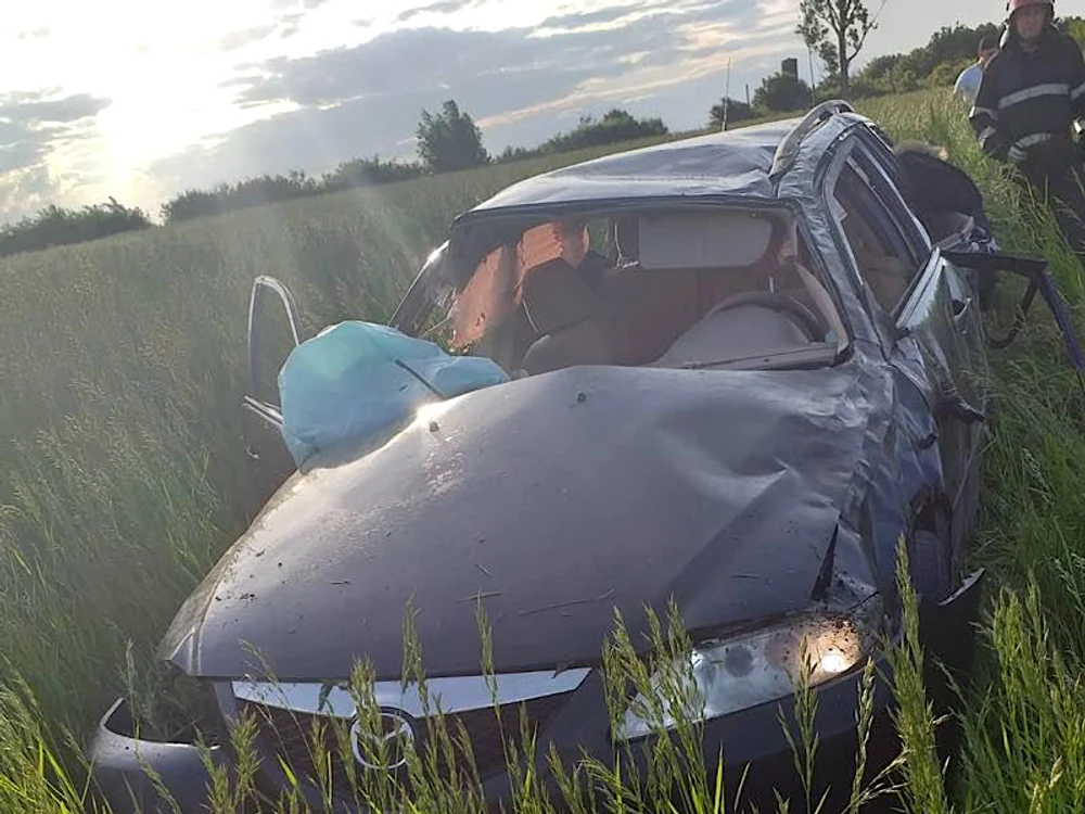 Cinci tineri s-au răsturnat cu maşina pe un câmp, la TincaFoto: observatornews.ro/alesdonline.ro