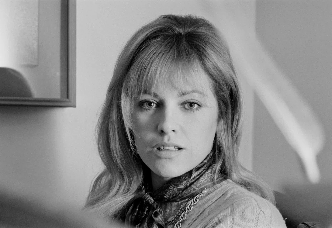 
    Nathalie și Alain Delon, împreună cu fiul lor, Anthonyfoto: Getty Images  