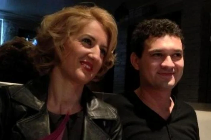 
    Lăcrămioara și Ciprian au fost uciși de un atentator pe terasa unei cafenele  