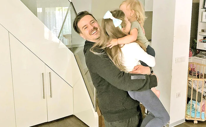 Mihai Petre are acum mai mult timp pentru cele două fiice ale lui, cu care se joacă toată ziua