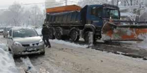 Iarna continuă să facă probleme brăilenilor. FOTO: ADEVĂRUL