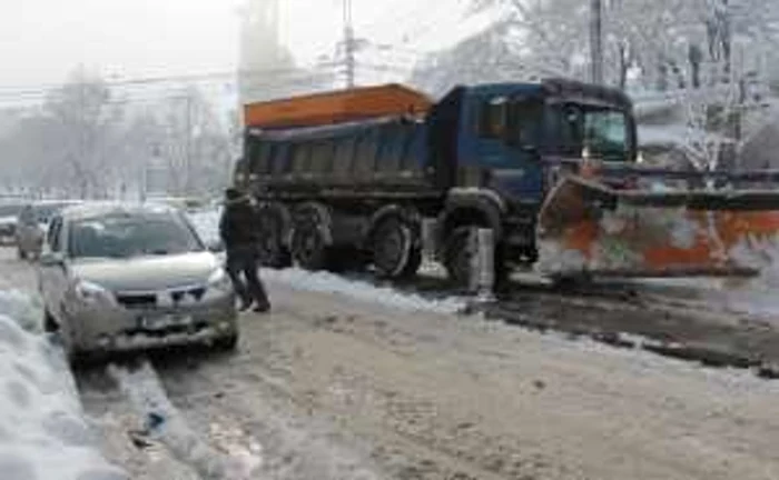 Iarna continuă să facă probleme brăilenilor. FOTO: ADEVĂRUL