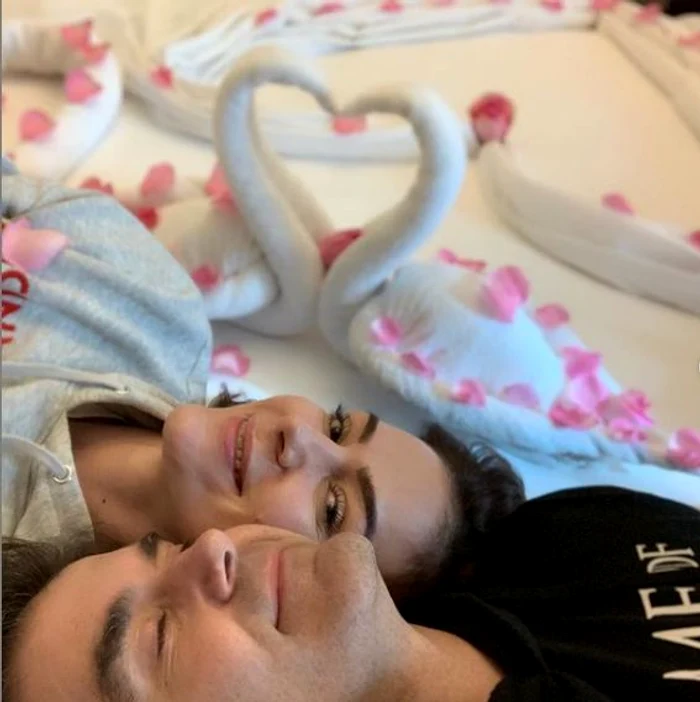 Roxana Ciuhulescu și soțul ei au avut camera de hotel decorată ca pentru doi tineri îndrăgostiți 