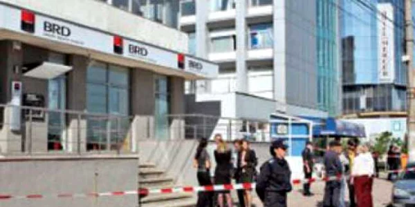 Casiera de la banca jefuită, anchetată  de procurori