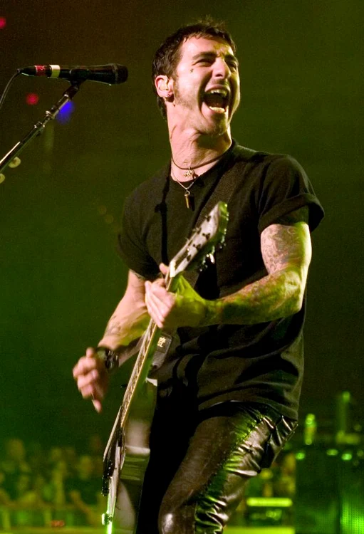 
    Sully Erna (Reuters)  