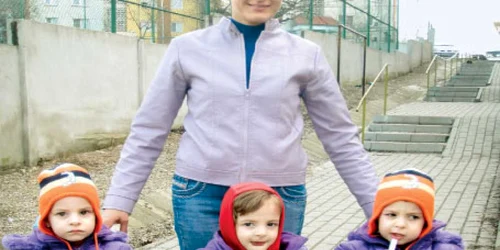 Luana, Andrada şi Alesia, alături de mama lor  