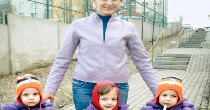 Luana, Andrada şi Alesia, alături de mama lor  