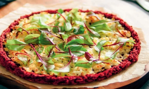 pizza cu blat de sfecla rosie jpg