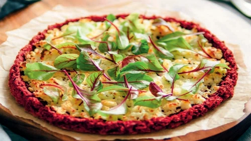pizza cu blat de sfecla rosie jpg