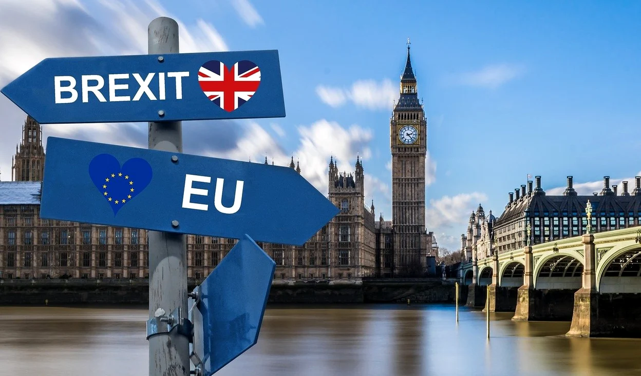 Agenția Moody's retrogradează Marea Britanie, pe fondul COVID-19 și al Brexit