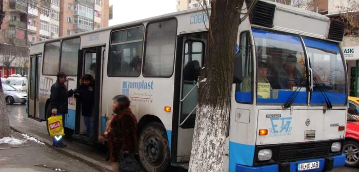 Autobuzele societăţii de transport ETA