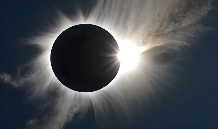 Imaginea inedită din timpul eclipsei totale de Soare care a devenit virală / foto: Pixabay