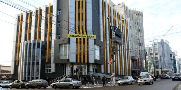 Clienţii Reiffeisen Bank Galaţi ar putea avea surpriza să constate că nu mai pot intra în clădire