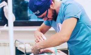 medicul fals facea operatii jpeg