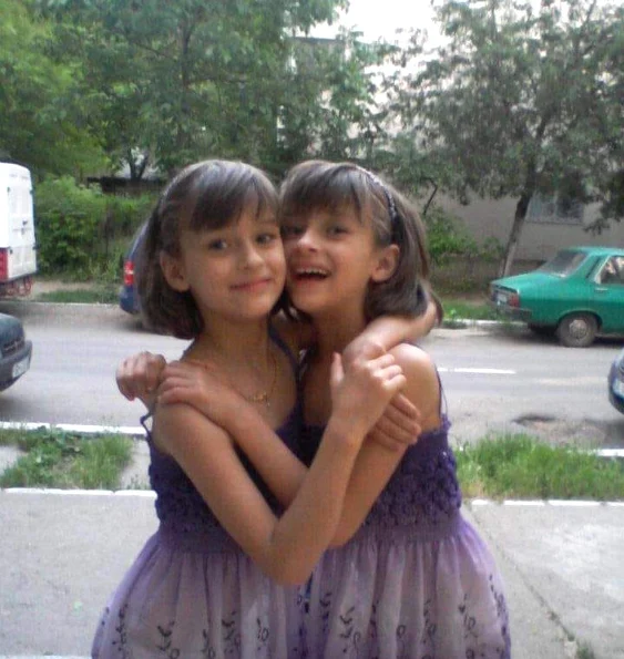 Andreea și Georgiana, în copilărie FOTO: Arhivă Personală