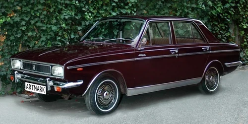 Accesorii extravagante şi o limuzină a lui Nicolae Ceauşescu scoase la licitaţie foto