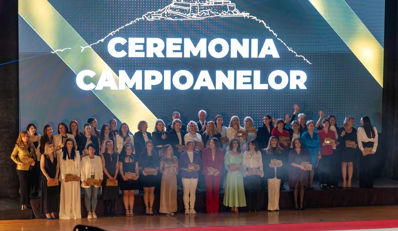 Evenimentul din Deva a reunit 40 de personalități ale gimnasticii (FOTO: Facebook)
