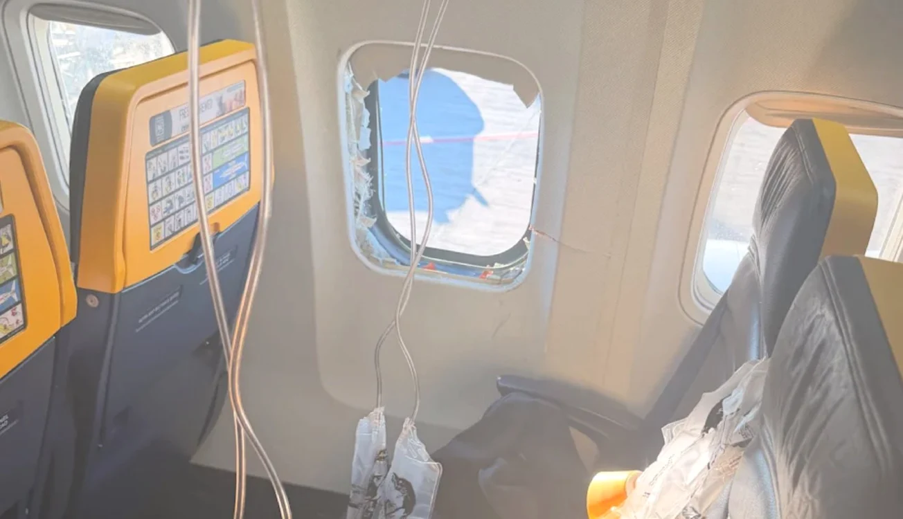 Geamul unui avion Ryanair s-a spart în timpul zborului/FOTO:X