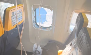 geam spart avion ryan air FOTO X/@FietsenChris