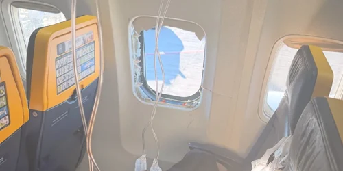geam spart avion ryan air FOTO X/@FietsenChris